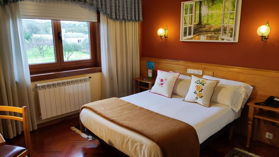 Double Room | In-room safe, desk, soundproofing, iron/ironing board (on request)