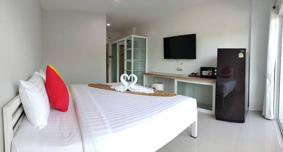 Standard Room | Individually decorated, desk, blackout drapes, free WiFi