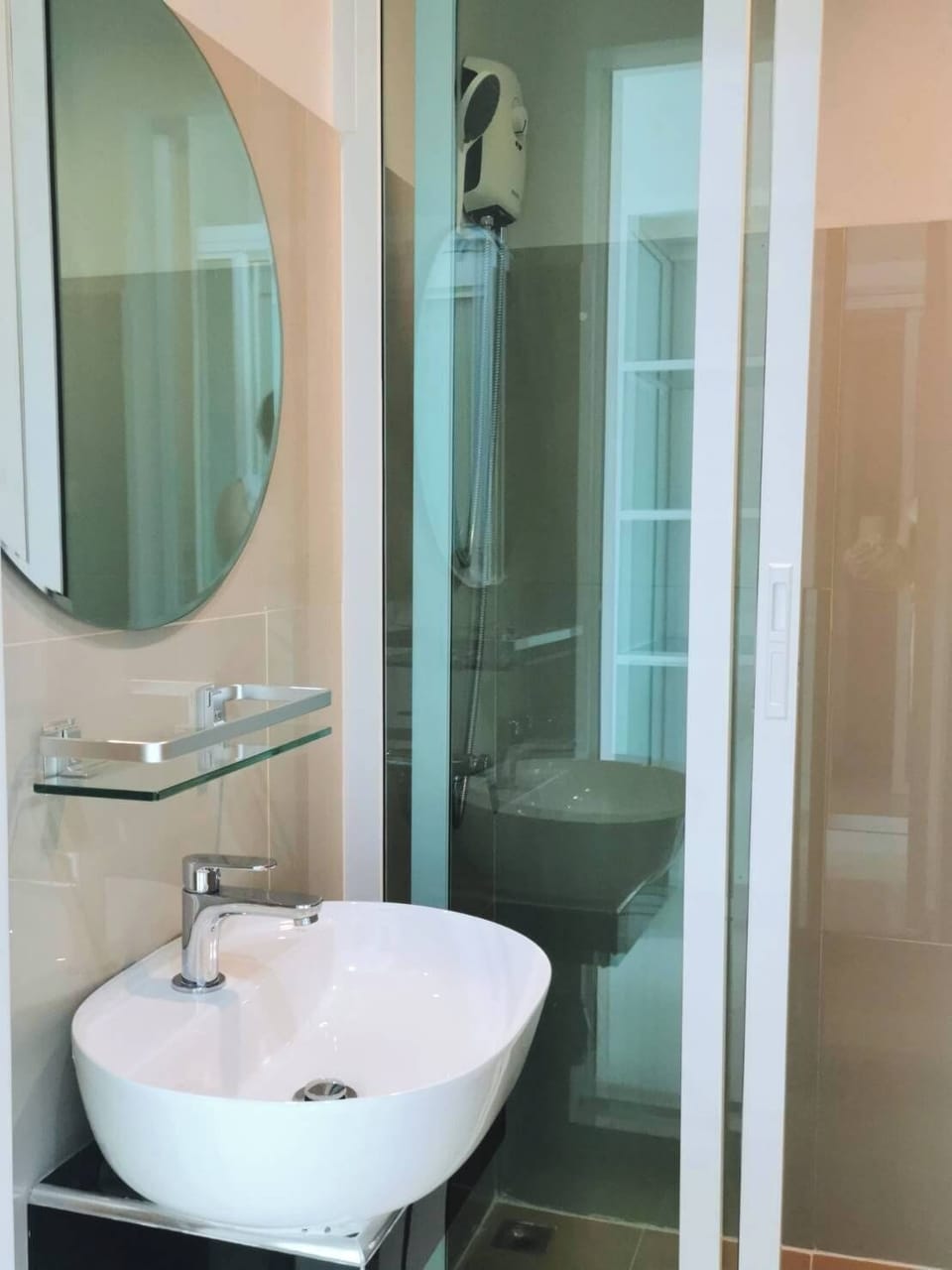 Shower, rainfall showerhead, towels, soap