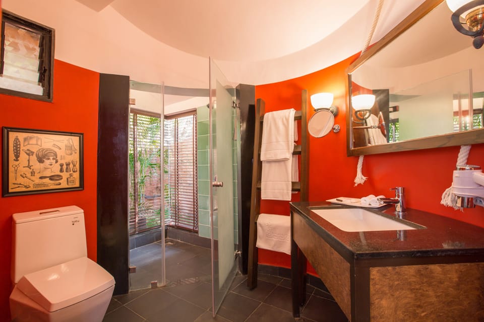 Panoramic Room, Lake View | Bathroom | Shower, free toiletries, hair dryer, bathrobes