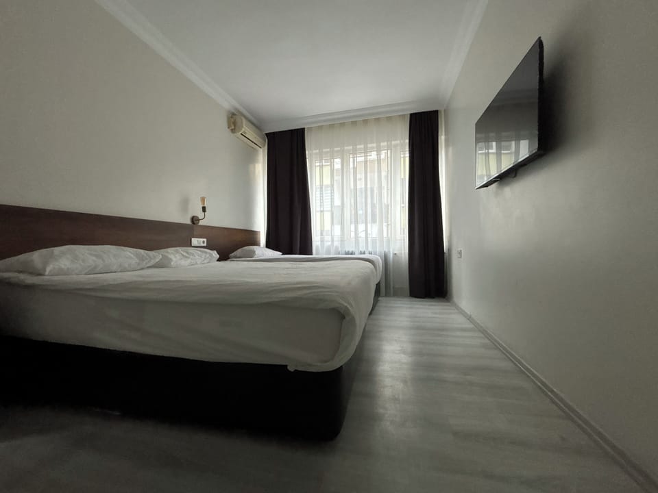 Double Room | Minibar, desk, laptop workspace, free WiFi