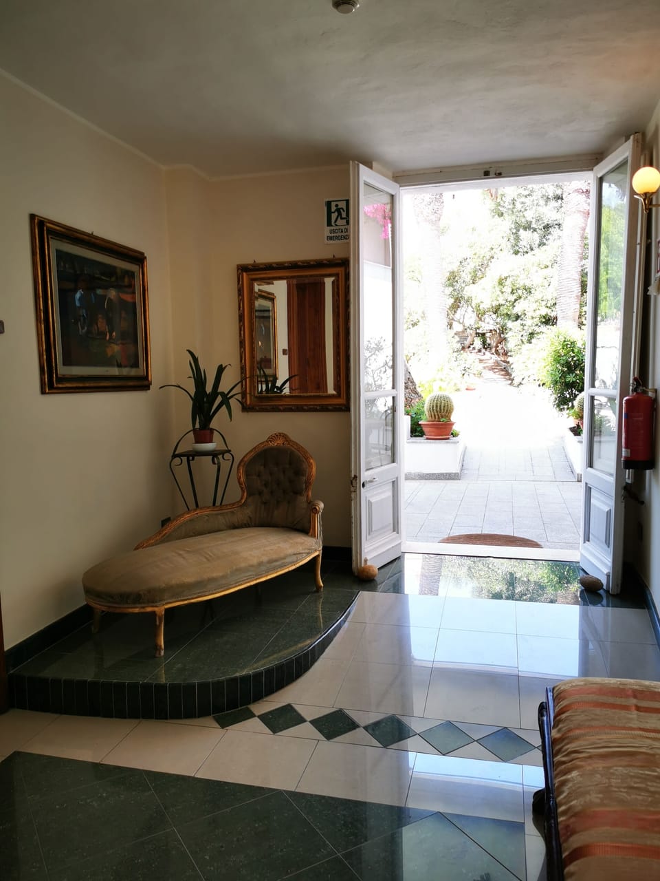 Deluxe Double or Twin Room | Living area | Flat-screen TV