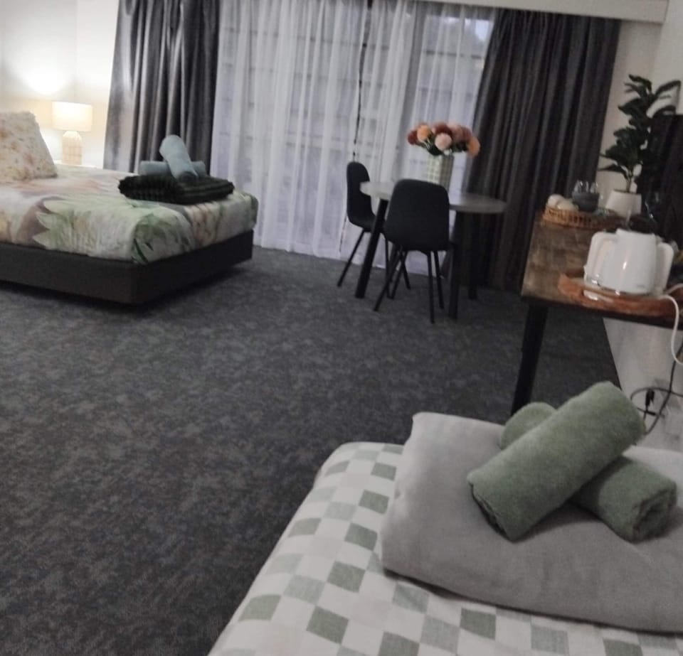 Deluxe Twin Room, Mountain View | Down comforters, desk, blackout drapes, iron/ironing board
