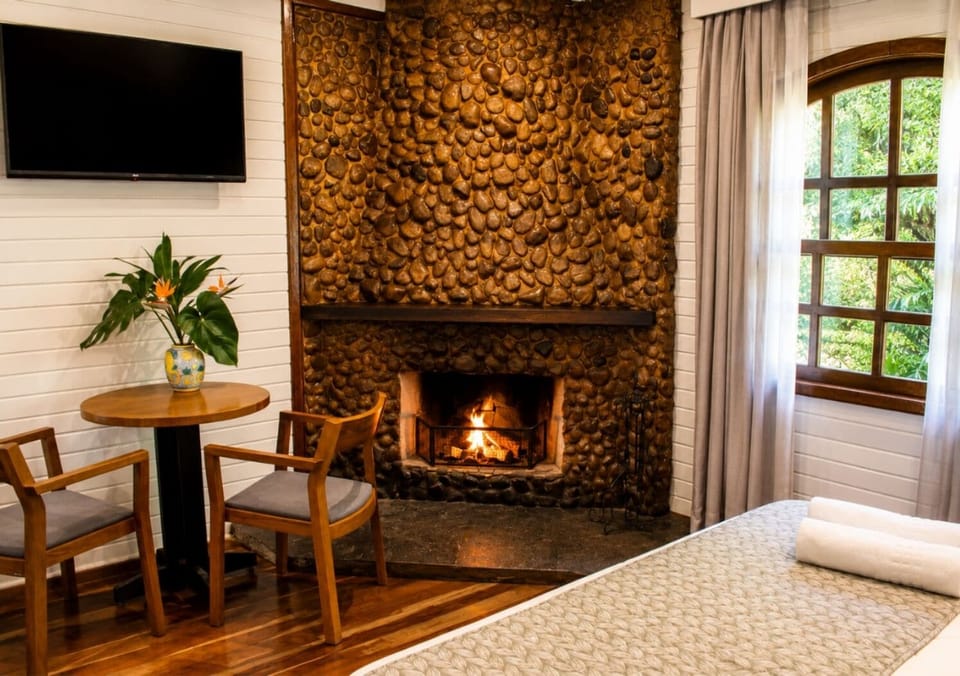 Bungalow, Multiple Beds | Minibar, blackout drapes, bed sheets
