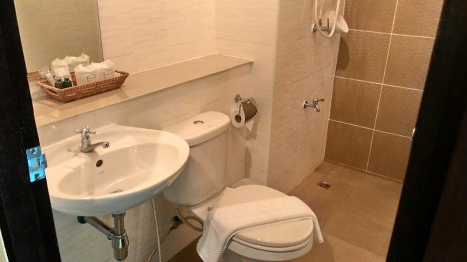 Shower, free toiletries, towels, soap