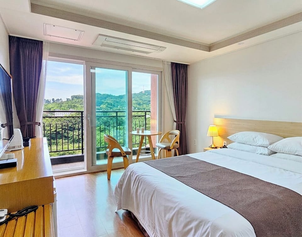 Standard Room | Blackout drapes, WiFi (free)
