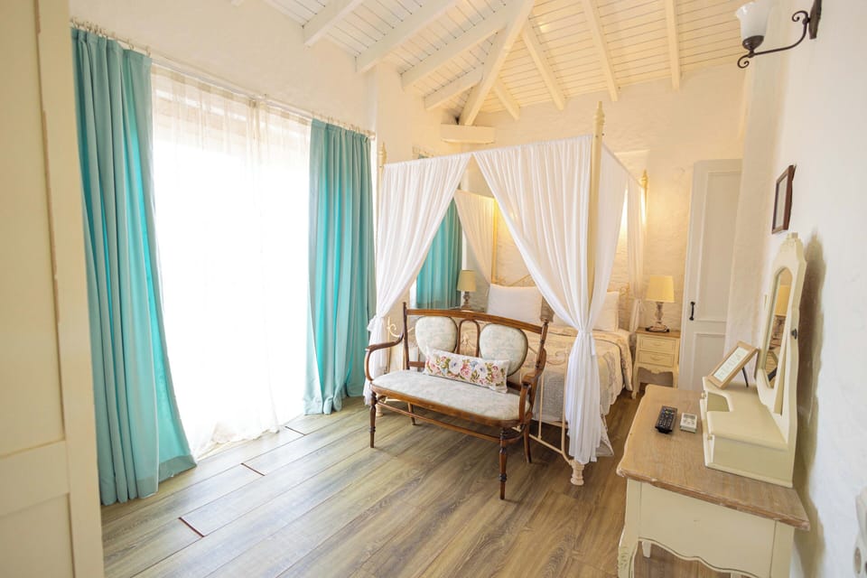 Deluxe Double Room, Balcony | Premium bedding, minibar, soundproofing, iron/ironing board