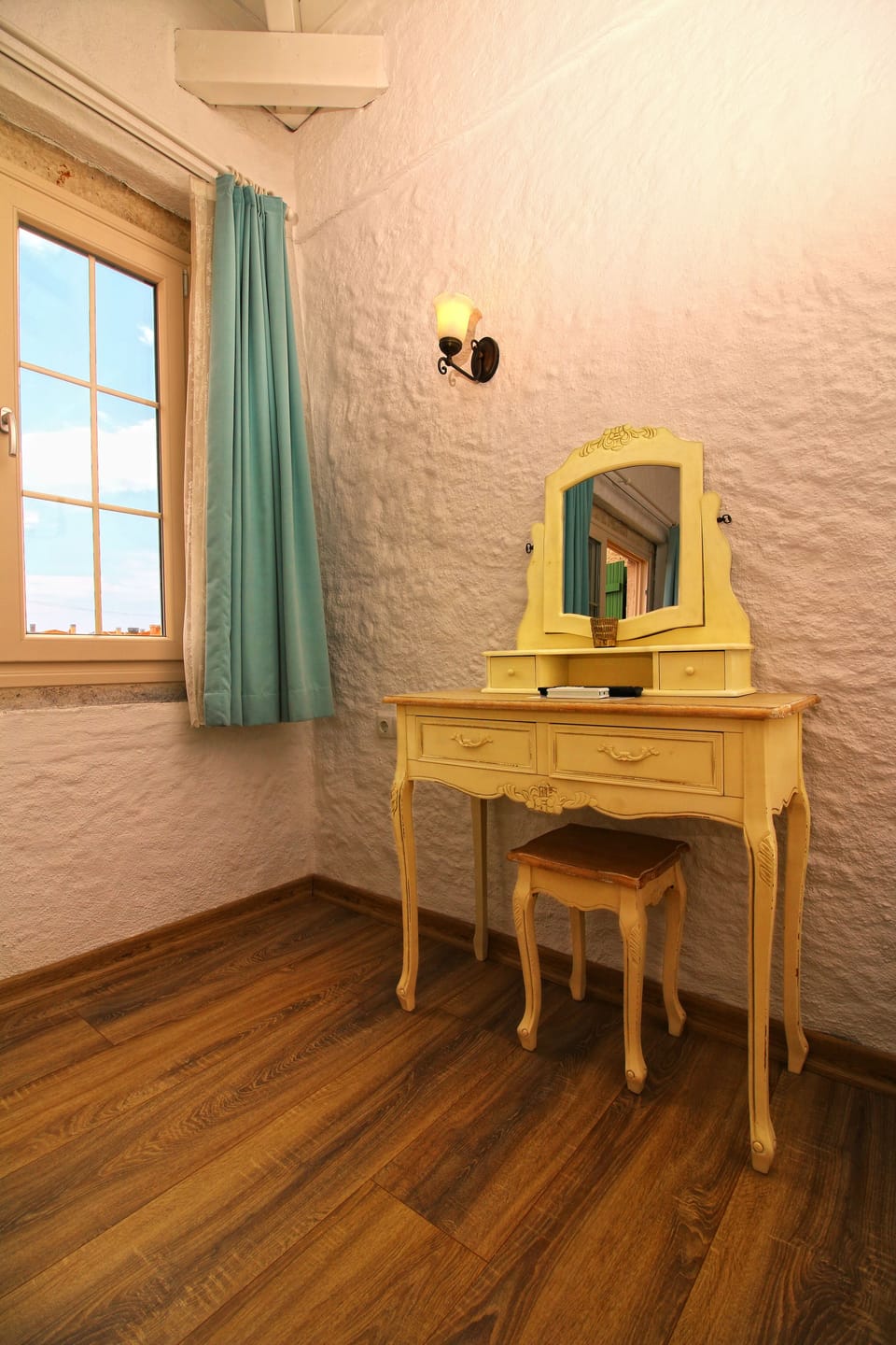 Deluxe Double Room, Balcony | Premium bedding, minibar, soundproofing, iron/ironing board