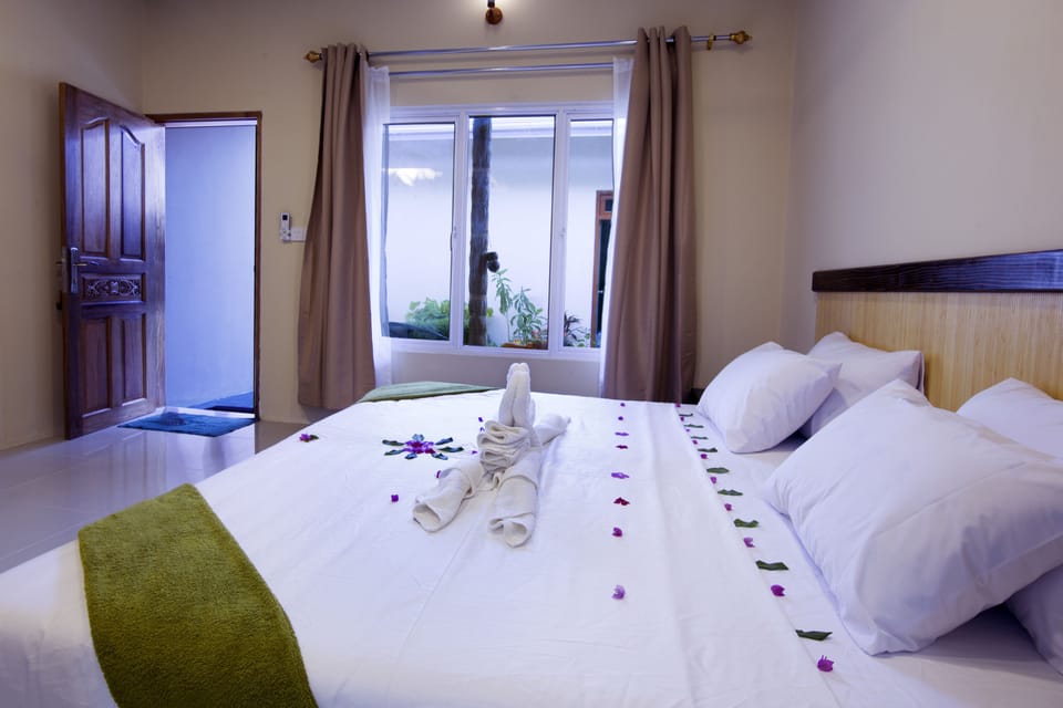 Deluxe Double or Twin Room, Balcony, Garden View | Minibar, in-room safe, soundproofing, iron/ironing board