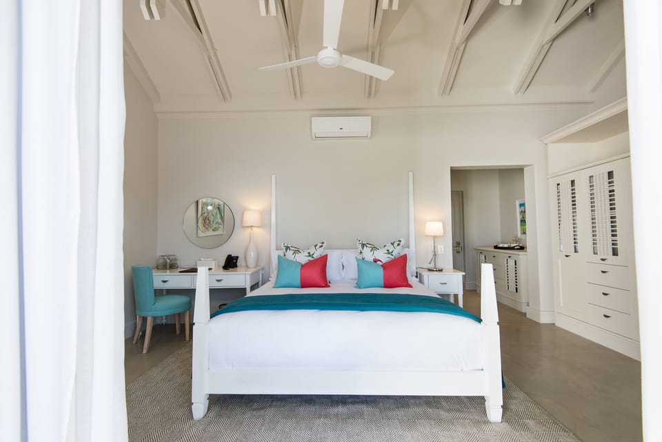 Luxury Suite, Garden Area | 1 bedroom, minibar, in-room safe, individually decorated