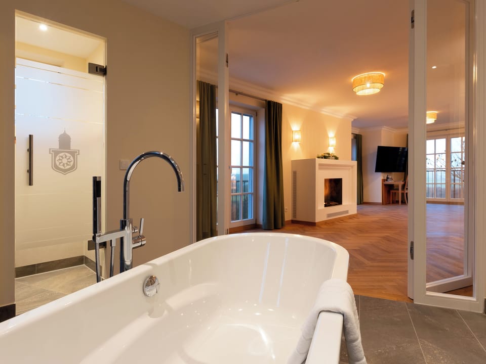 Studio Suite, Pets Not Allowed | Bathroom | Free toiletries, hair dryer, heated floors, towels