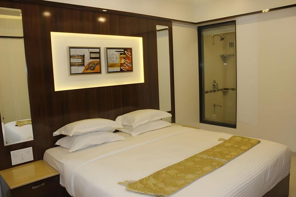 Executive Room | Living area | Flat-screen TV