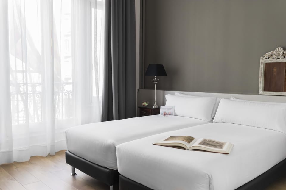 Twin Room | Desk, blackout drapes, soundproofing, free cribs/infant beds