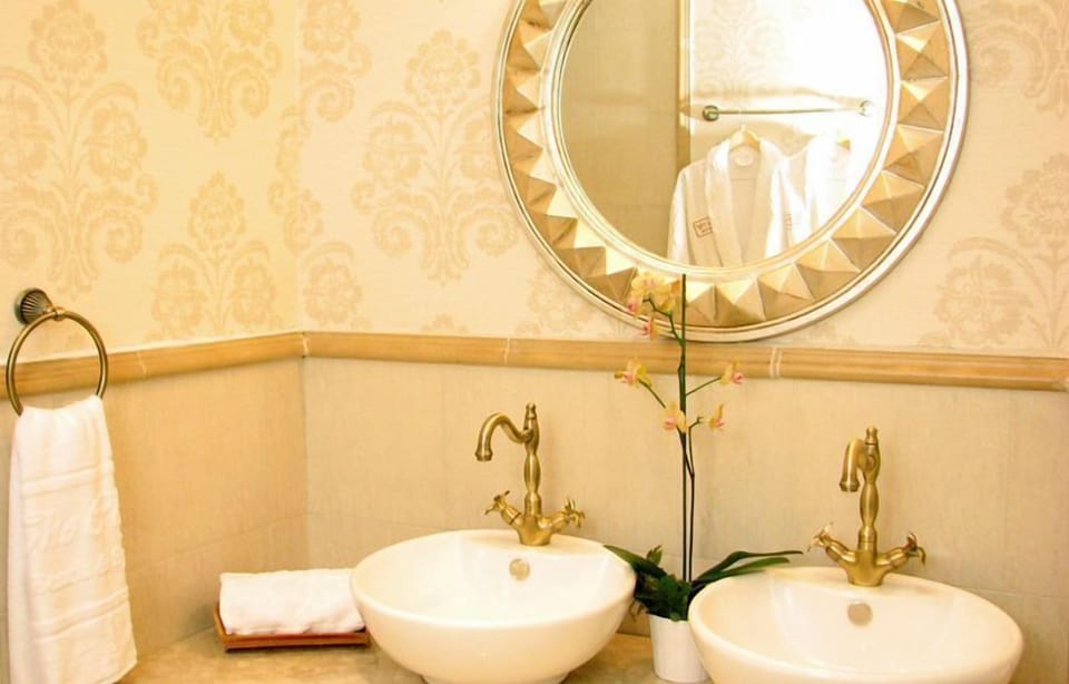 Superior Double Room | Bathroom | Designer toiletries, hair dryer, towels