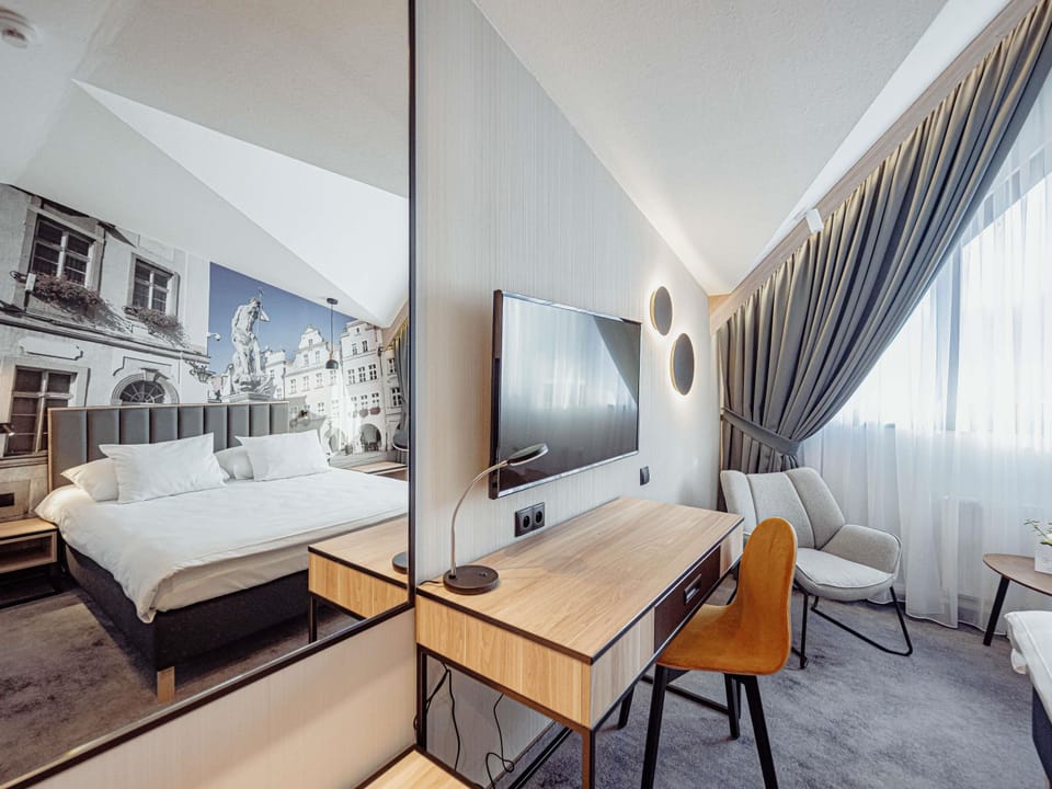 Superior Room, 1 Double Bed | Hypo-allergenic bedding available, desk, laptop workspace
