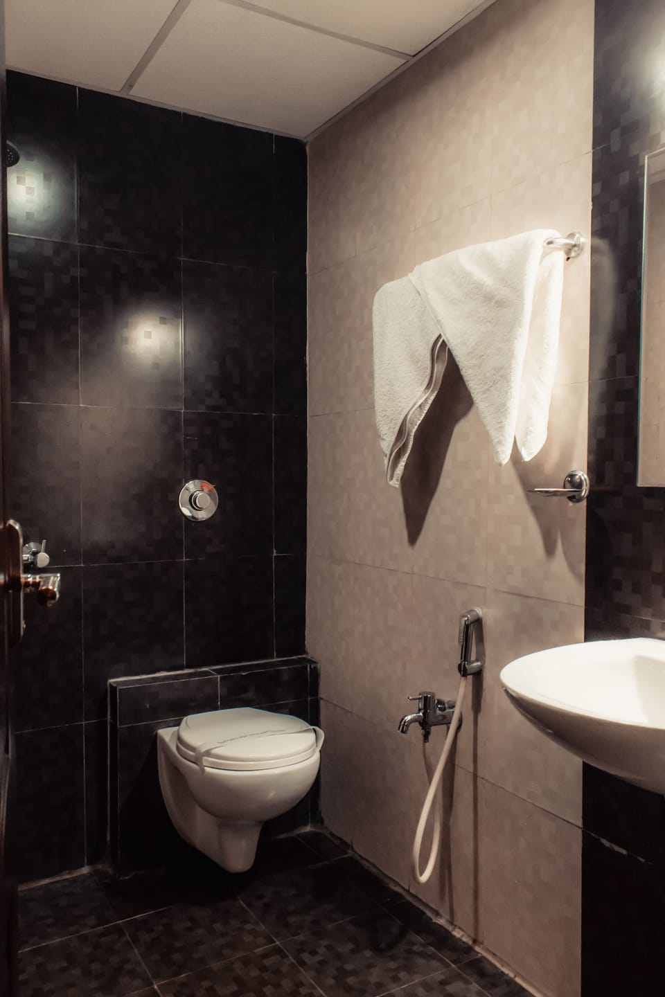 Deluxe Triple Room, Multiple Beds | Bathroom | Shower, rainfall showerhead, free toiletries, hair dryer