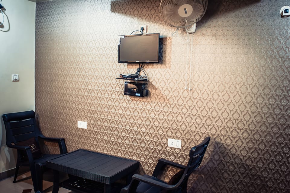 Deluxe Triple Room, Multiple Beds | Room amenity
