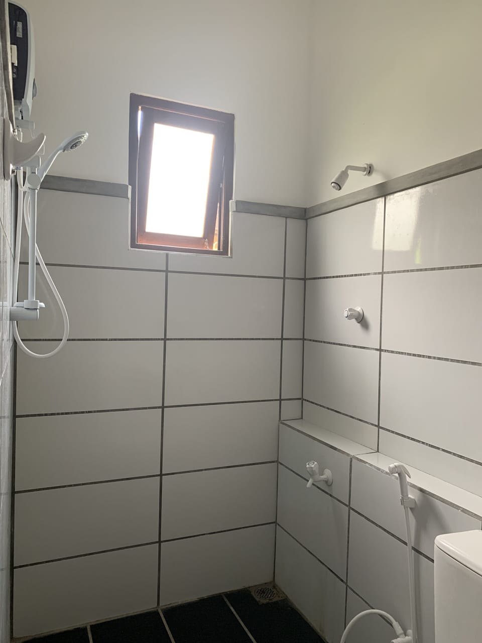 Deluxe Double Room | Bathroom | Shower, rainfall showerhead, free toiletries, hair dryer