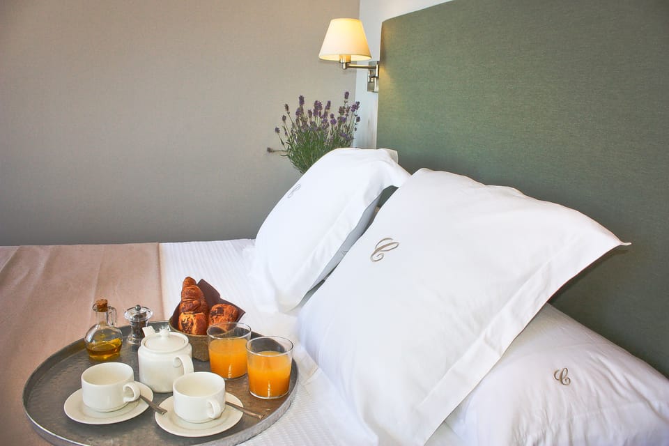 Deluxe Double Room, 1 Queen Bed, Garden View | Premium bedding, in-room safe, soundproofing, free WiFi