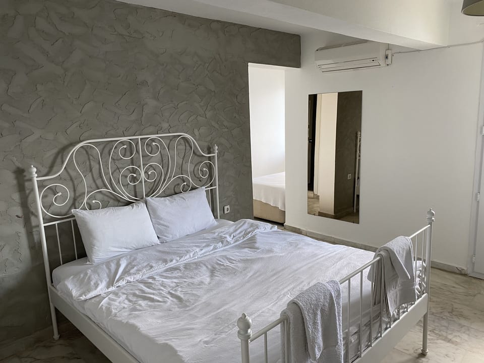 Standard Room, Sea View | Laptop workspace, bed sheets
