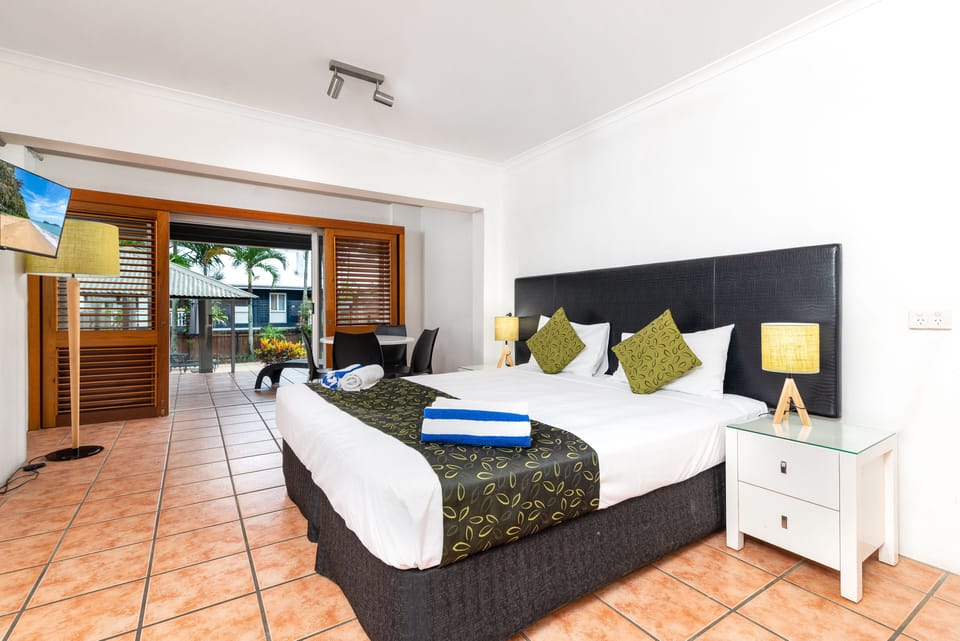Pool View Studio Plus | In-room safe, iron/ironing board, free WiFi, bed sheets