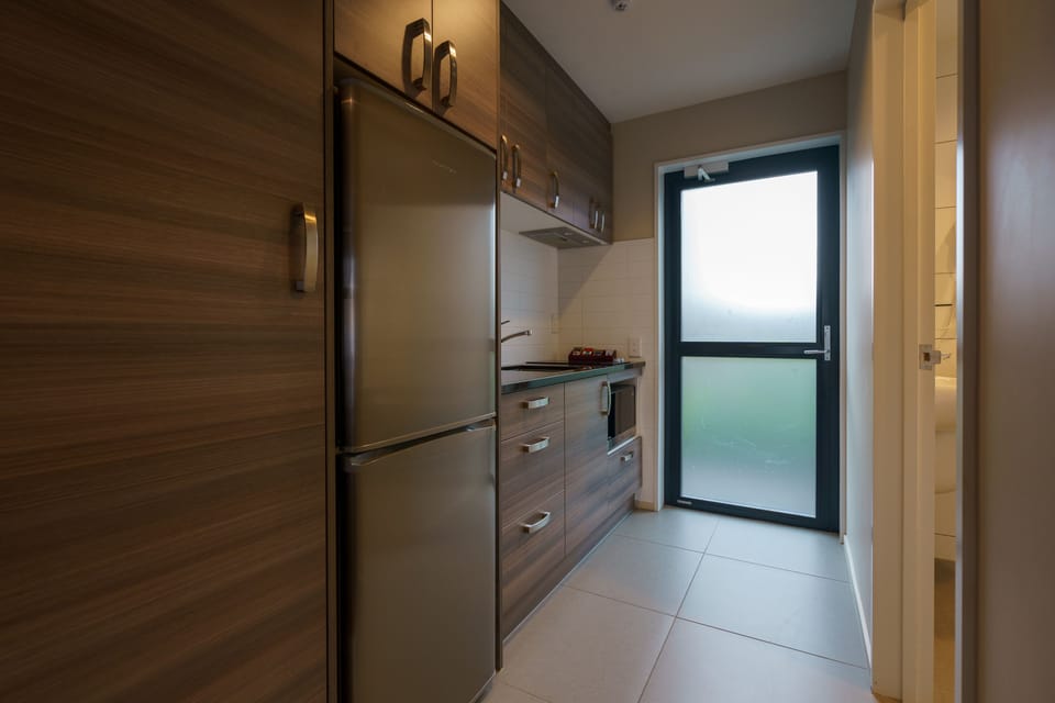 Deluxe Studio with Full Kitchen | WiFi (free), bed sheets