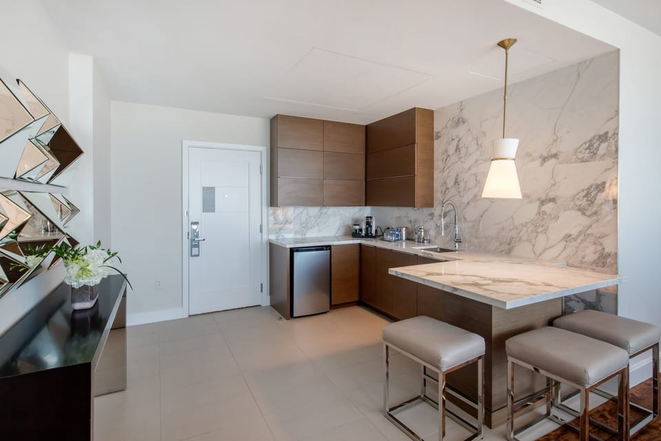 Suite, 1 King Bed (Plaza Suite) | In-room safe, desk, laptop workspace, blackout drapes
