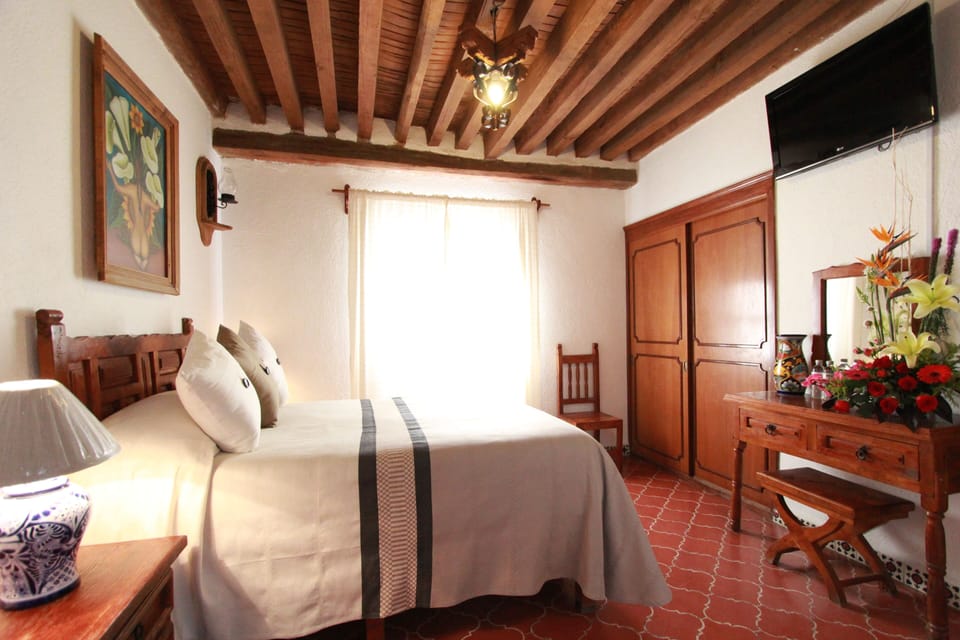 Family Room | 1 bedroom, in-room safe, individually furnished, desk