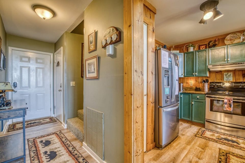 Hallway/Kitchen