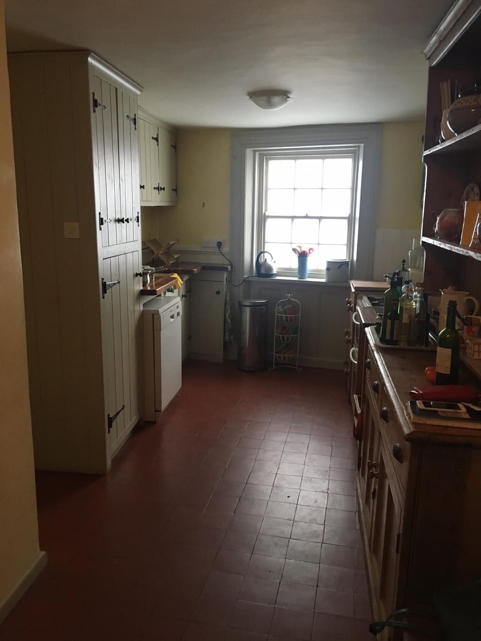 Middle kitchen