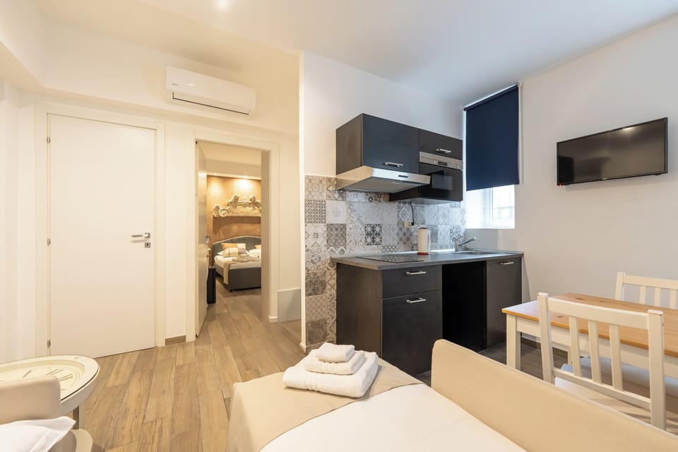 Basic Room, Ground Floor | Premium bedding, down comforters, memory foam beds, in-room safe