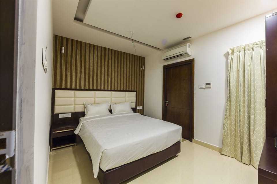 Standard Double or Twin Room | Egyptian cotton sheets, premium bedding, down comforters, in-room safe