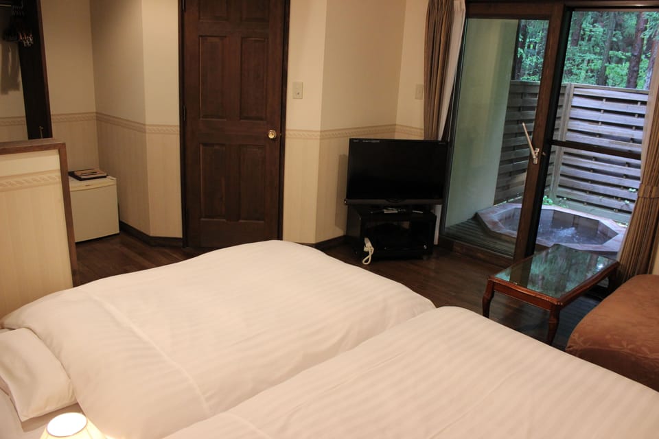 Room with Open Air Bath | Blackout drapes, free WiFi, bed sheets