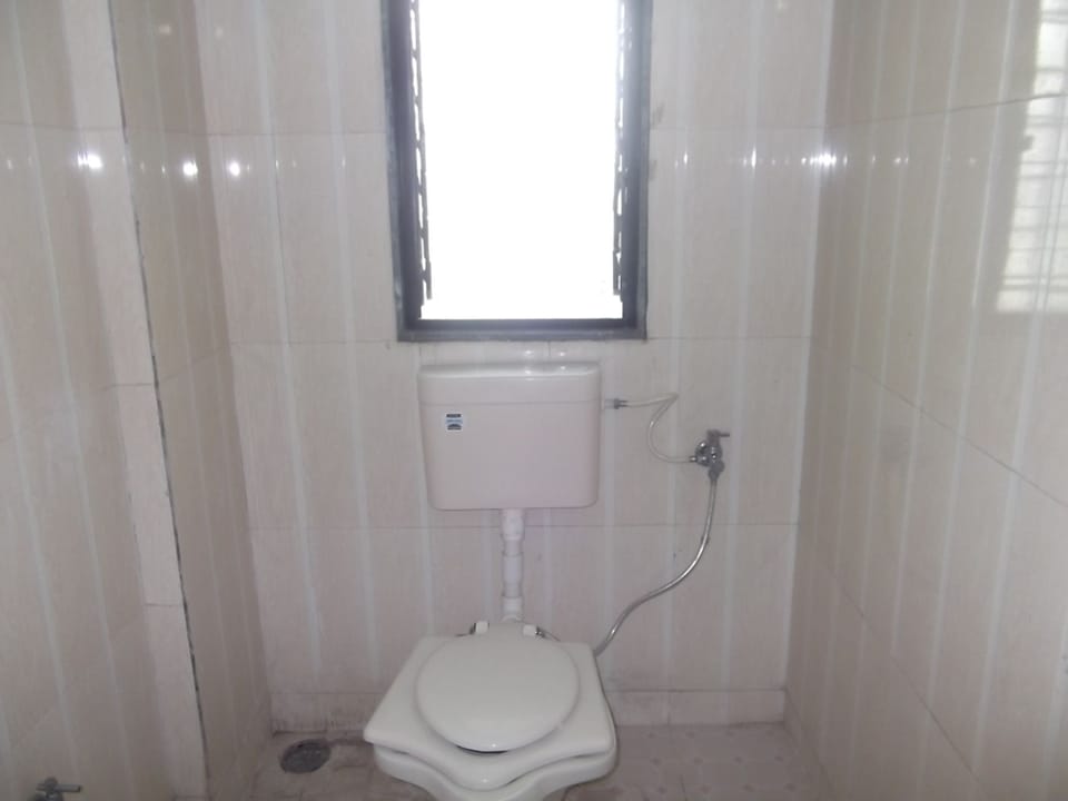 Deluxe AC Room | Bathroom | Shower, towels