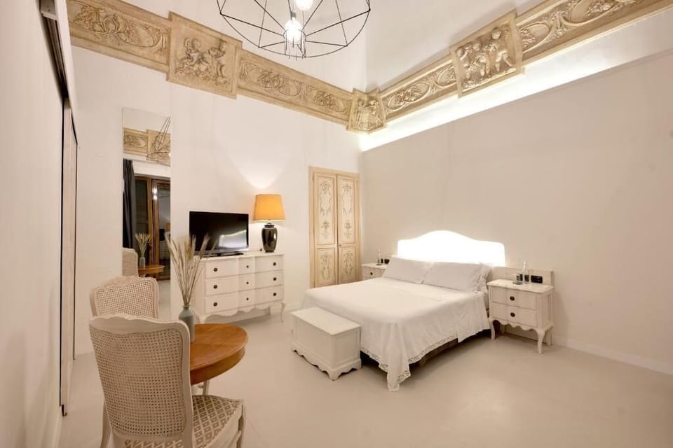 Deluxe Room | Down comforters, memory foam beds, minibar, in-room safe