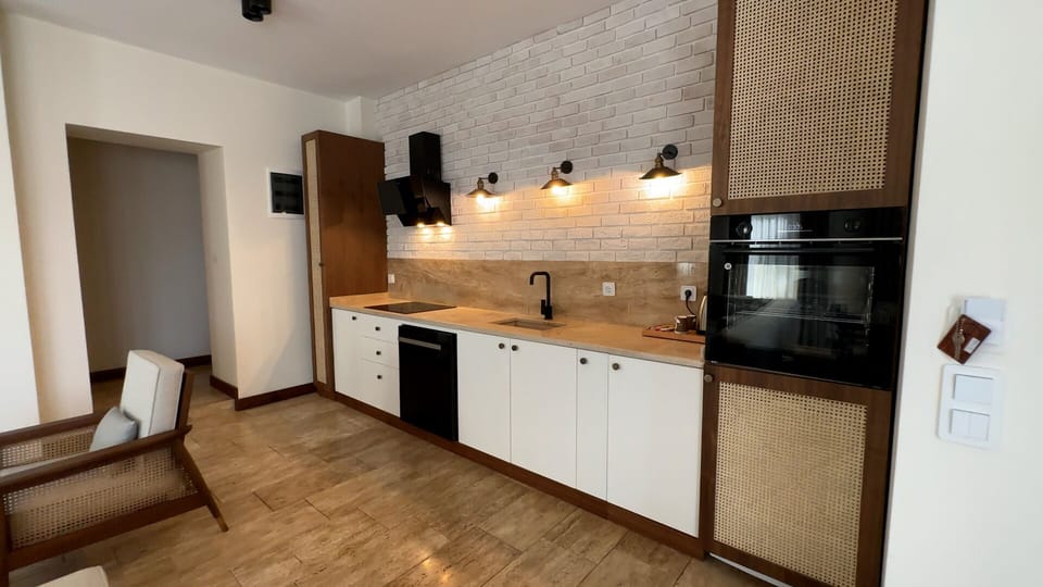 Luxury Condo, Sea View | Minibar, in-room safe, free WiFi, bed sheets