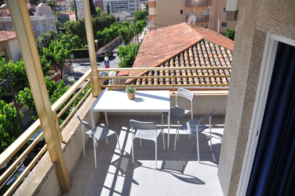 Hostal Porto Mar Hostel in Salou