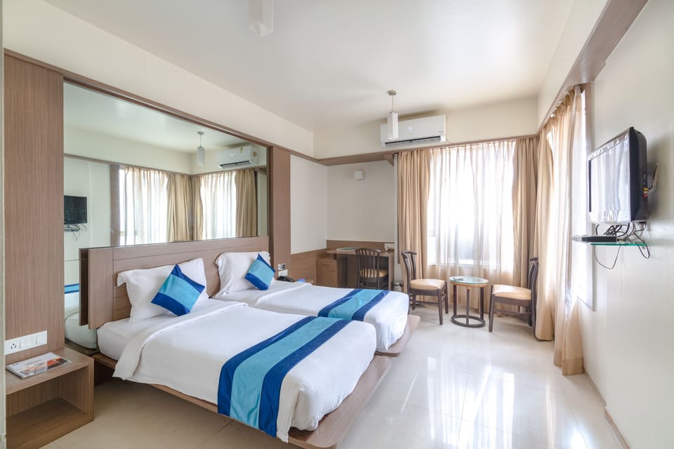 Executive Room | In-room safe, desk, iron/ironing board, free WiFi