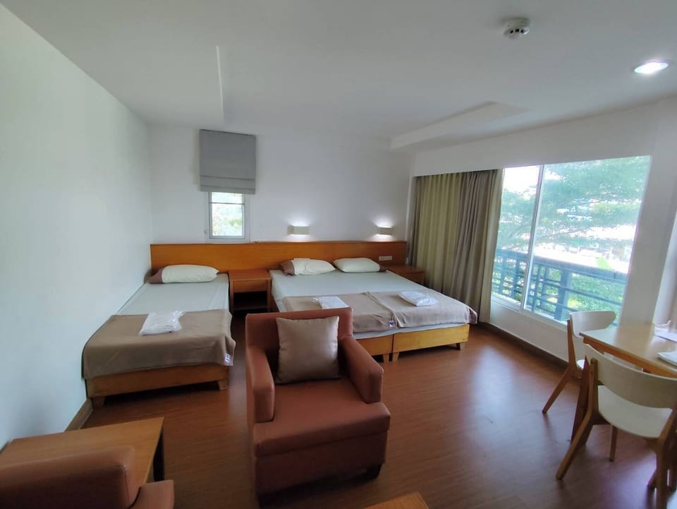 Deluxe Room | Hypo-allergenic bedding, laptop workspace, blackout drapes