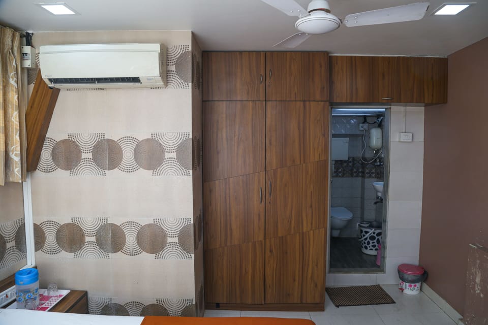 Deluxe Room, Private Bathroom | Free WiFi, bed sheets