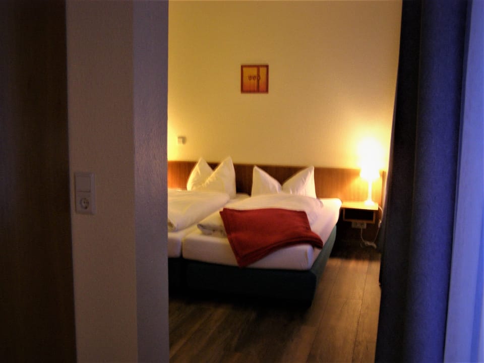 Double Room | Hypo-allergenic bedding, in-room safe, desk, free WiFi