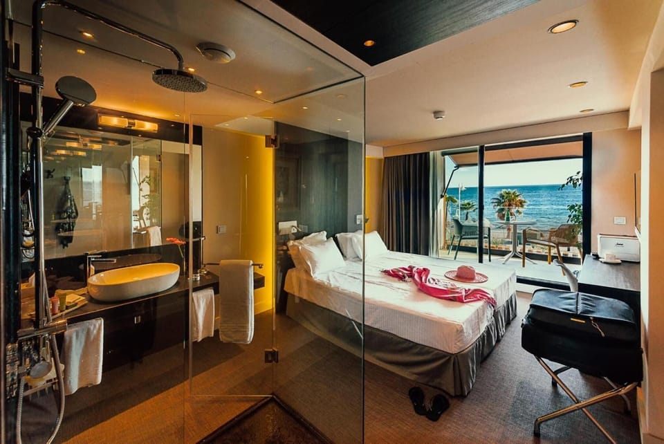 Premium bedding, down comforters, minibar, in-room safe