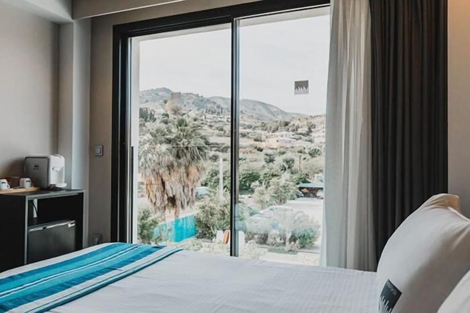 Premium bedding, down comforters, minibar, in-room safe