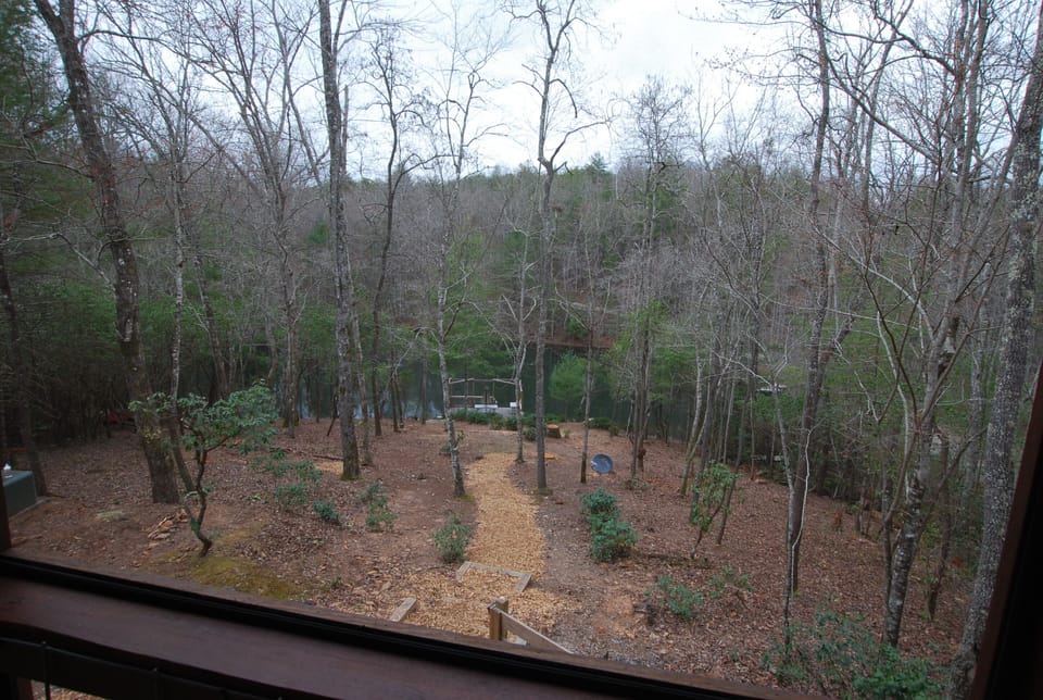 Walk to Pond Area 