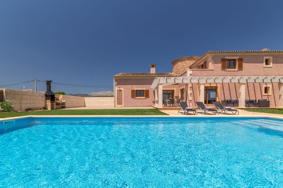 Beautiful villa with swimming pool