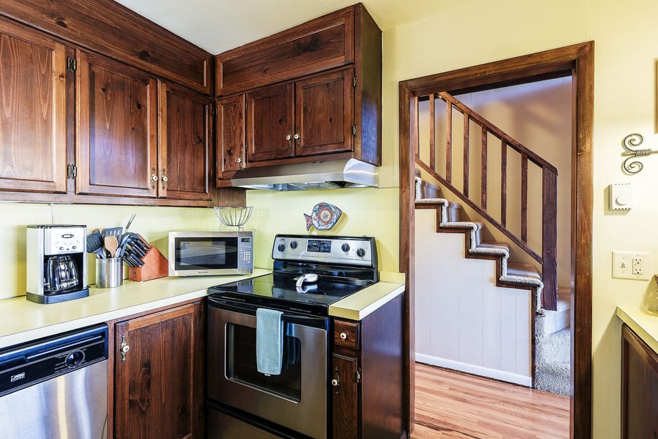  Main House - fully equipped kitchen.