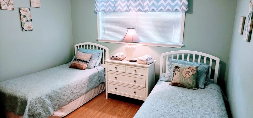 Twin bedroom