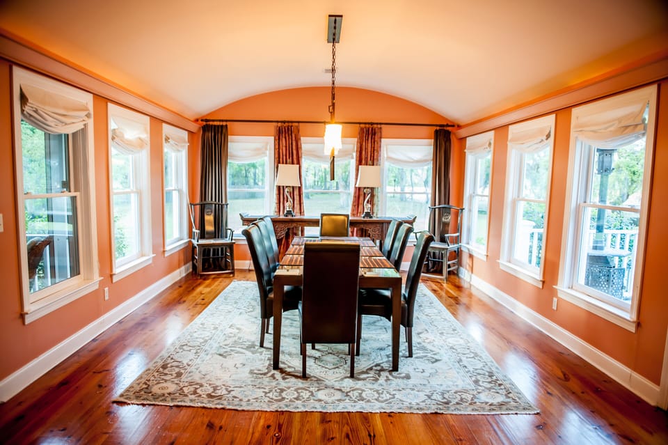Dinning - seating for 8+
