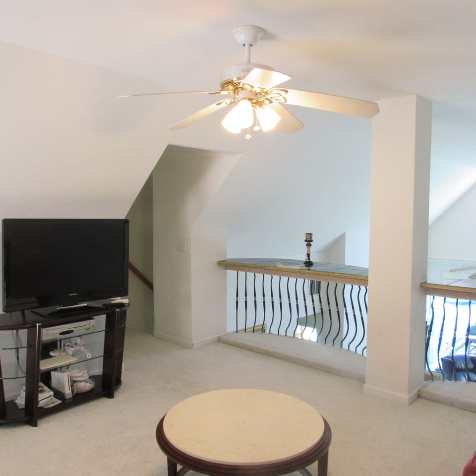 Loft Gaming Station, with awesome views overlooking lake 