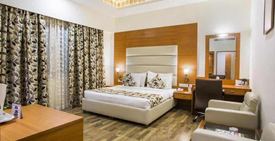 Premium bedding, minibar, in-room safe, desk